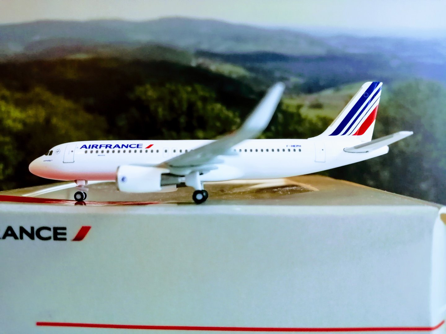 Herpa Wings 1:500 530606 Air France Airbus a320-F-HEPH *