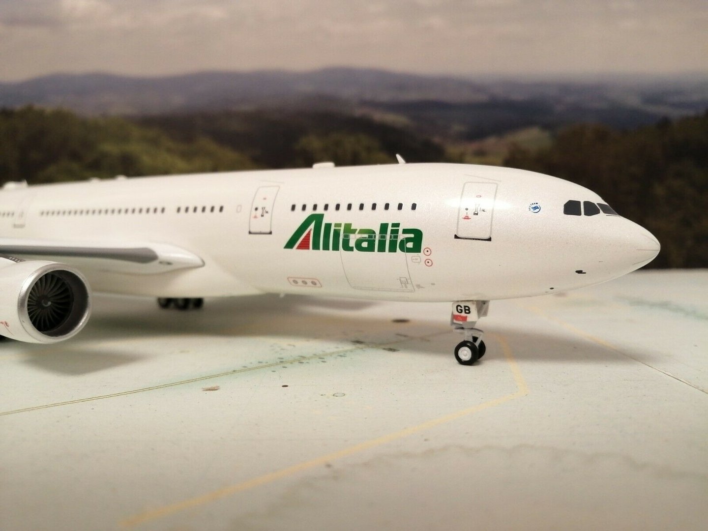 EI-EJI WITH STAND Details about   INFLIGHT 200 IF332AZA0519 1/200 ALITALIA AIRBUS A330-202 REG 