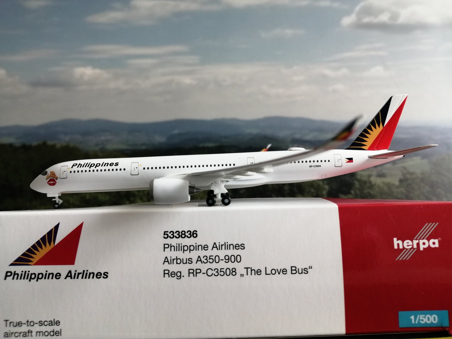 Herpa Wings 1:500 Philippine Airlines Airbus A350-900 "The Love Bus" 533836 
