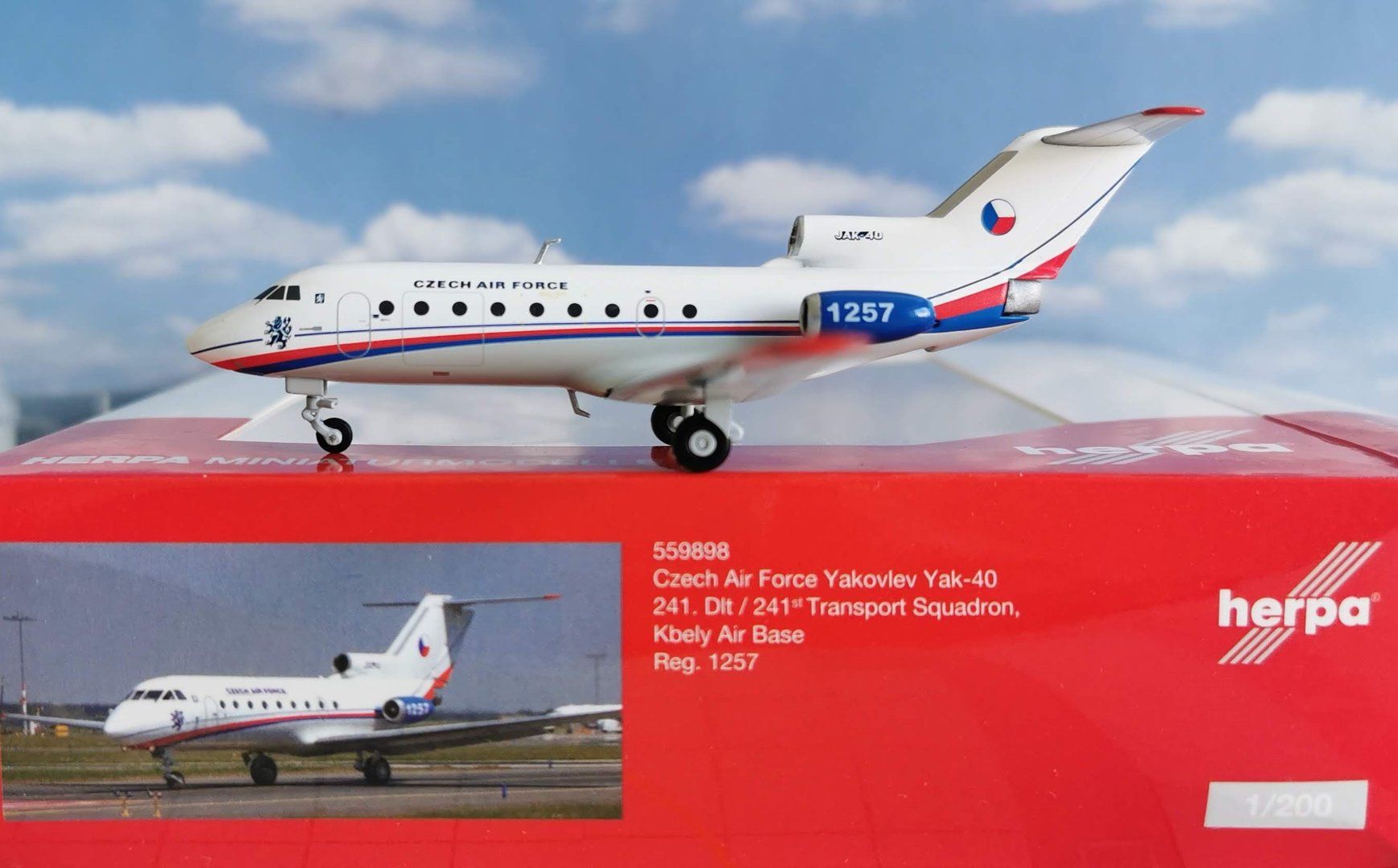 Herpa Wings Czech Air Force Yak-40241st Squadron 559898