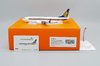 JC-Wings 1:200 Boeing 737-MAX8 Singapore Airlines 9V-MBN EW238M005
